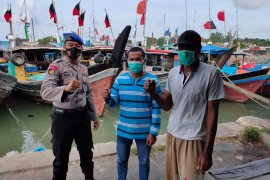 Satpolair Bangka Barat gelar patroli dialogis di pesisir Muntok