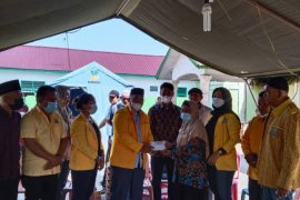 Partai Golkar Langkat bantu korban kebakaran Sei Bilah