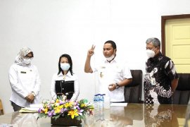 Bupati serahkan SK CPNS Eliza Imelda Hutapea yang sempat viral