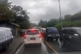 Jembatan rusak picu kemacetan panjang di jalur Padang-Bukittinggi