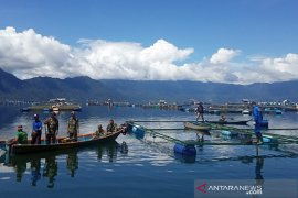 Ikan di Danau Maninjau mati akibat angin kencang dan curah hujan tinggi