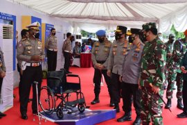 Panglima TNI dan Kapolri tinjau vaksinasi