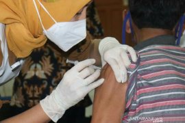 Realisasi vaksinasi Sinovac kelompok pelayanan publik Pekanbaru baru 98,57 persen