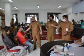 181 ASN Disperdakop UKM dan DPMPTSP Padang Panjang divaksinasi