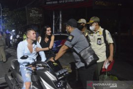 Tim Yustisi Bali jaring 12 WNA-WNI pelanggar protokol kesehatan di Seminyak