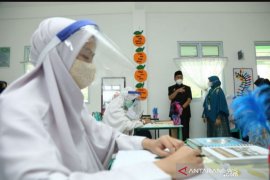 Tinjau belajar tatap muka di Pekanbaru, Gubri: Guru wajib divaksin