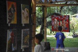Pameran seni di Saung Angklung Udjo