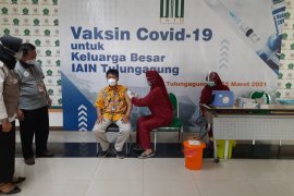 Sebanyak 160 dosen dan pegawai IAIN Tulungagung jalani vaksinasi COVID-19