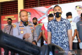 Polisi menangkap pelaku dan penadah curanmor 30 TKP di Kendari