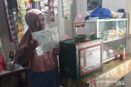 Gotong royong warga Serua, mengurus sertifikat IMB bagi janda miskin