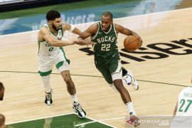 NBA:  Milwaukee Bucks vs Boston Celtics