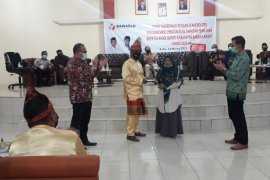 Bawaslu Bangka Barat beri penghargaan petugas pengawas TPS inspiratif