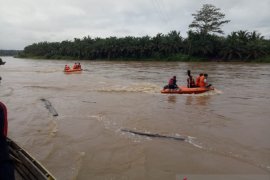 Hari kedua, BPBD perluas pencarian bocah hanyut di Sungai Batang Hari