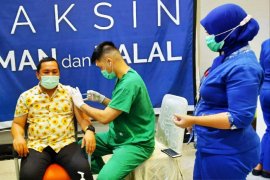 Jurnalis lingkup  DPRD dan Pemkot Medan jalani vaksinasi COVID-19