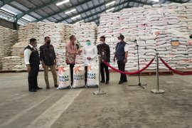 Gubernur Khofifah pastikan pasokan beras aman hingga Mei 2021
