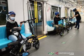 Warga Jakarta jajal fasilitas khusus sepeda nonlipat MRT