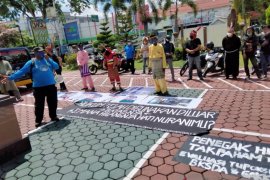 Mahasiswa gelar aksi damai kawal kesimpulan sidang Praperadilan Jumardi