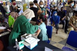 Disperindag Banjarmasin: 560 pedagang pasar Antasari sudah divaksi COVID-19