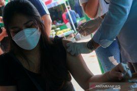 Vaksinasi di Pasar Tradisional Kebon Roek Mataram Page 1 Small