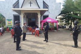 Brimob patroli ke gereja- gereja di Lampung