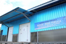 Dukung UMKM Pasuruan, KKP serahkan "cold storage" 50 ton