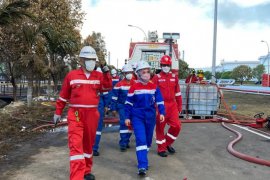 Pertamina sebut pemadaman api Kilang Balongan gunakan air laut