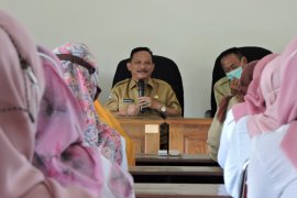 Gelar sidak, Bung Karna dapati banyak pegawai Disnakeswan Situbondo tidak di kantor