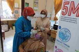 PMI Banjarnegara gelar tes antigen 350 guru