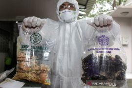 Balai Karantina Pertanian Medan periksa   burung dari Afrika Selatan