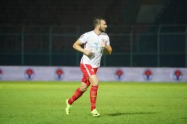 Bek Persija Marco Motta harus menepi hingga dua pekan karena cedera