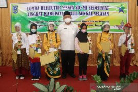 Lomba bertutur kata untuk tingkatkan minat dan gemar membaca di HSS