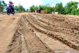 Ruas Jalan Margasari-Marabahan Segera Diperbaiki