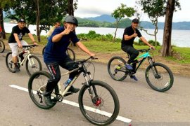 Jaga imunitas tubuh, wali kota Sabang dan kepala BPK RI Aceh gowes bareng