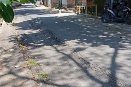 Dua titik di Jalan TGH Abdul Hanan rawan amblas