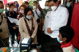 Mensos tinjau perekaman KTP-el bagi Suku Anak Dalam di Jambi