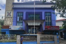 Berkas penyalagunaan dokumen imigrasi WN China diserahkan ke jaksa