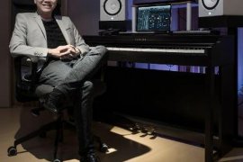 Elwin Hendrijanto, dari musik klasik sampai  "scoring" game MOBA