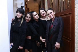 Yuni Shara hingga Vina Panduwinata reunian saat "Rumpies" kembali