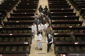 Gubernur Jawa Timur Kunjungi Gereja Katedral Hati Kudus Yesus