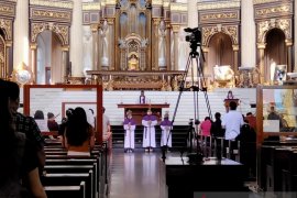 Umat Kristiani di Pontianak ikuti ibadah jalan salib Jumat Agung