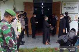Ibadah misa Jumat agung di Tapin dijaga TNI-Polri