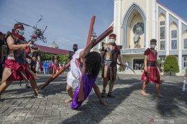 Gereja Santo Paulus Pekanbaru gelar tablo jalan salib tanpa hadirkan jemaat, begini penjelasannya