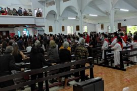 Pastor Bas: Mari bercermin dari pengorbanan Yesus