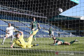 Leeds mengatasi Sheffield United berkat gol bunuh diri