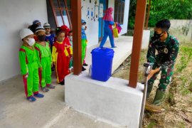 Satgas TMMD 110 Kodim 1206 ajarkan anak PAUD cuci tangan yang benar
