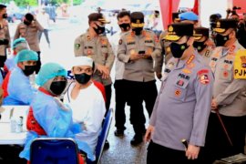 Tinjau vaksinasi, Kapolri saksikan langsung donor plasma konvalesen