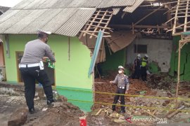 Polres Garut selidiki truk tabrak madrasah yang telan korban