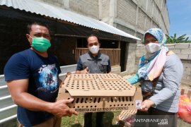 BPTP serahkan bantuan ayam kampung unggulan di Bone Bolango