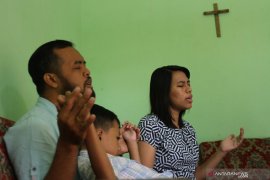 Ibadah Jumat Agung di Rumah