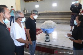 Desa di Badung tukar sampah plastik dengan beras